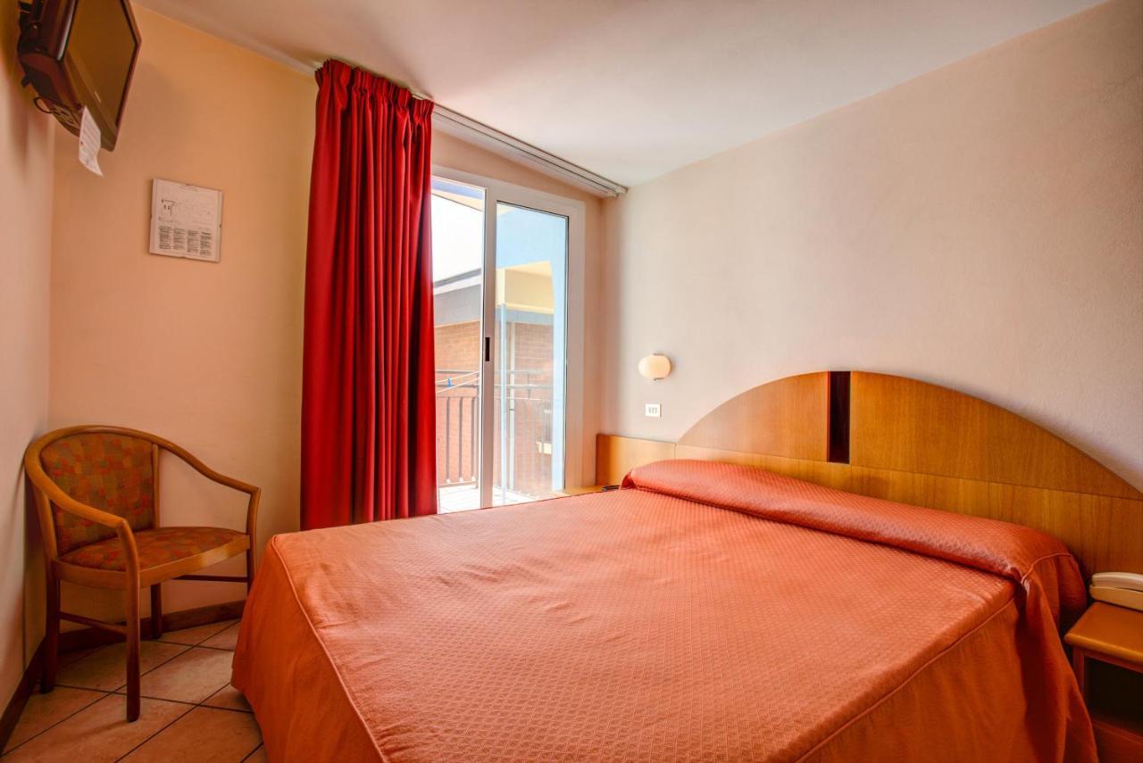 Hotel Rosalba - Valentini Family Village Bellaria-Igea Marina Exterior photo